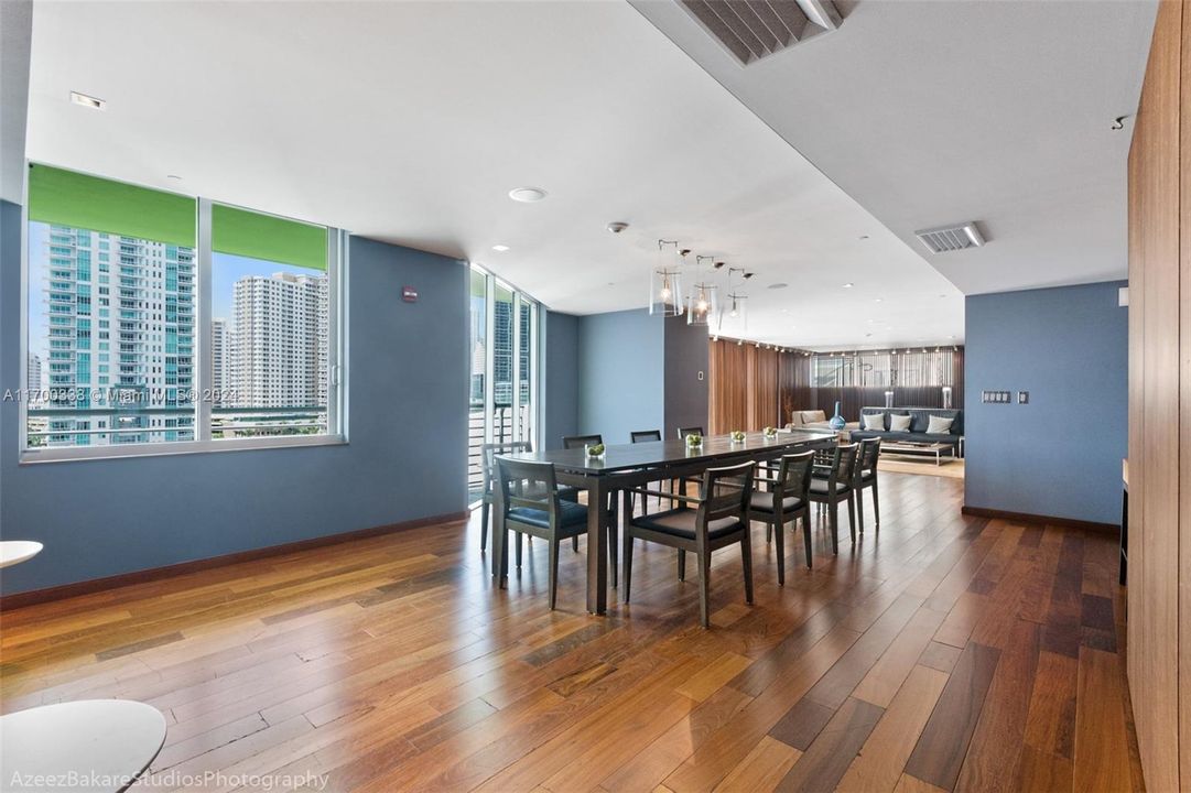 For Sale: $457,000 (1 beds, 1 baths, 846 Square Feet)