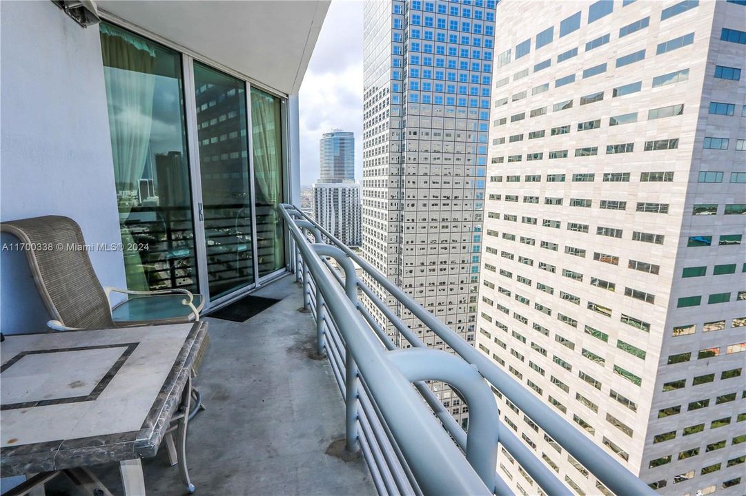 For Sale: $457,000 (1 beds, 1 baths, 846 Square Feet)