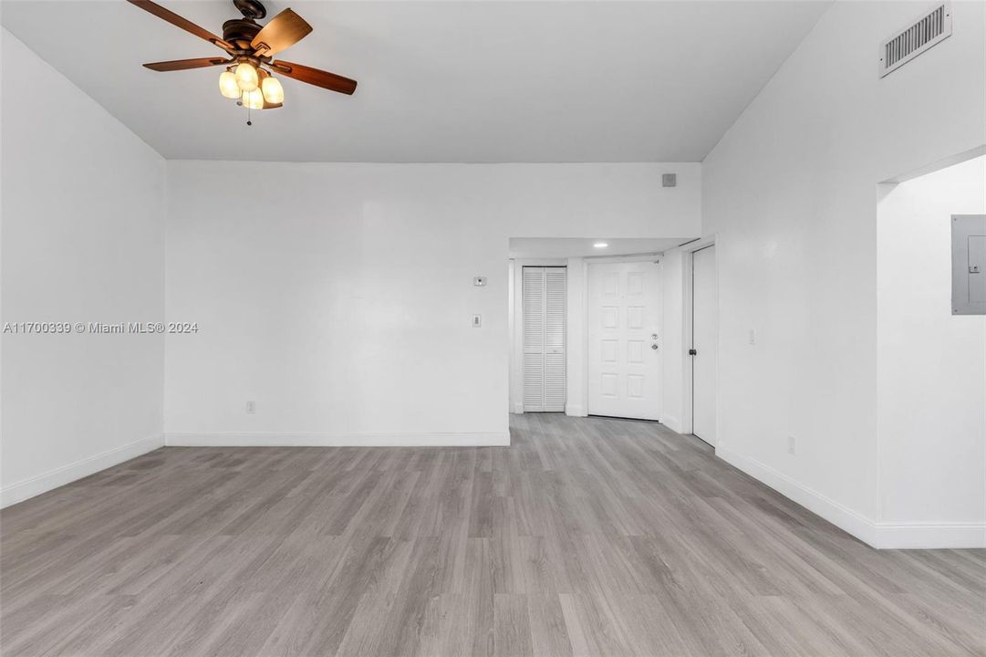 For Rent: $2,000 (3 beds, 2 baths, 1195 Square Feet)