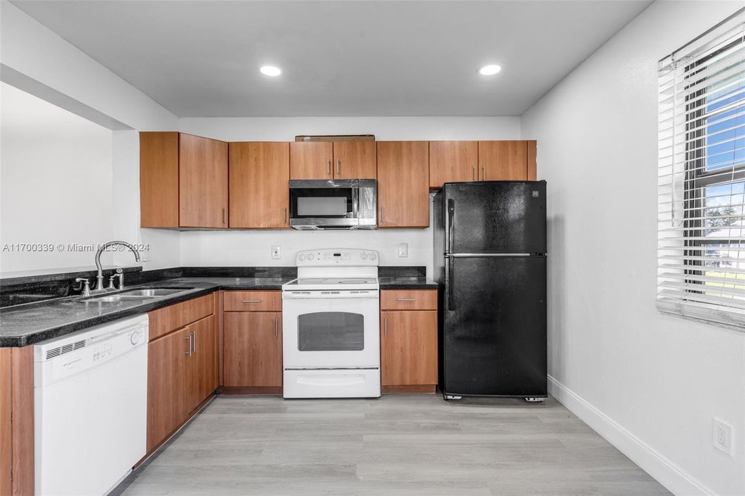 For Rent: $2,000 (3 beds, 2 baths, 1195 Square Feet)