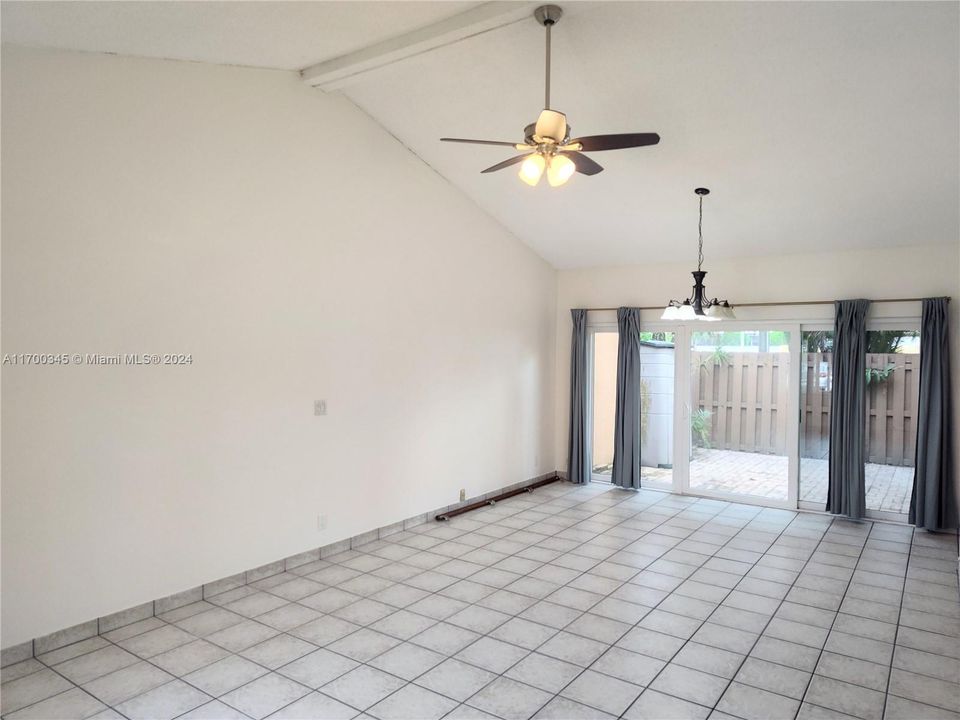 For Rent: $2,800 (3 beds, 2 baths, 1624 Square Feet)