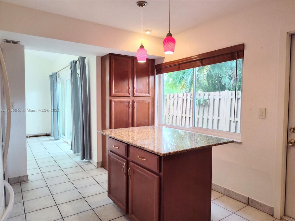 For Rent: $2,800 (3 beds, 2 baths, 1624 Square Feet)