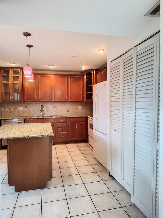 For Rent: $2,800 (3 beds, 2 baths, 1624 Square Feet)