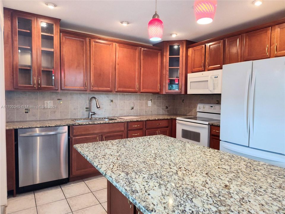 For Rent: $2,800 (3 beds, 2 baths, 1624 Square Feet)