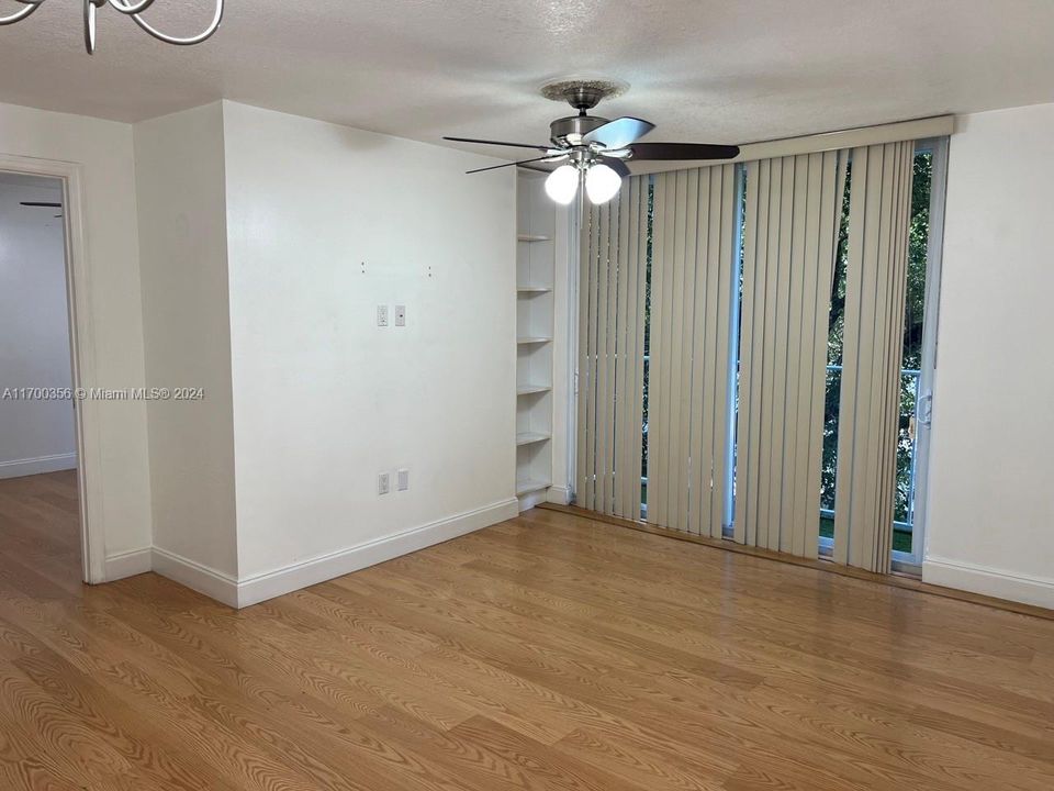 For Rent: $1,900 (1 beds, 1 baths, 634 Square Feet)