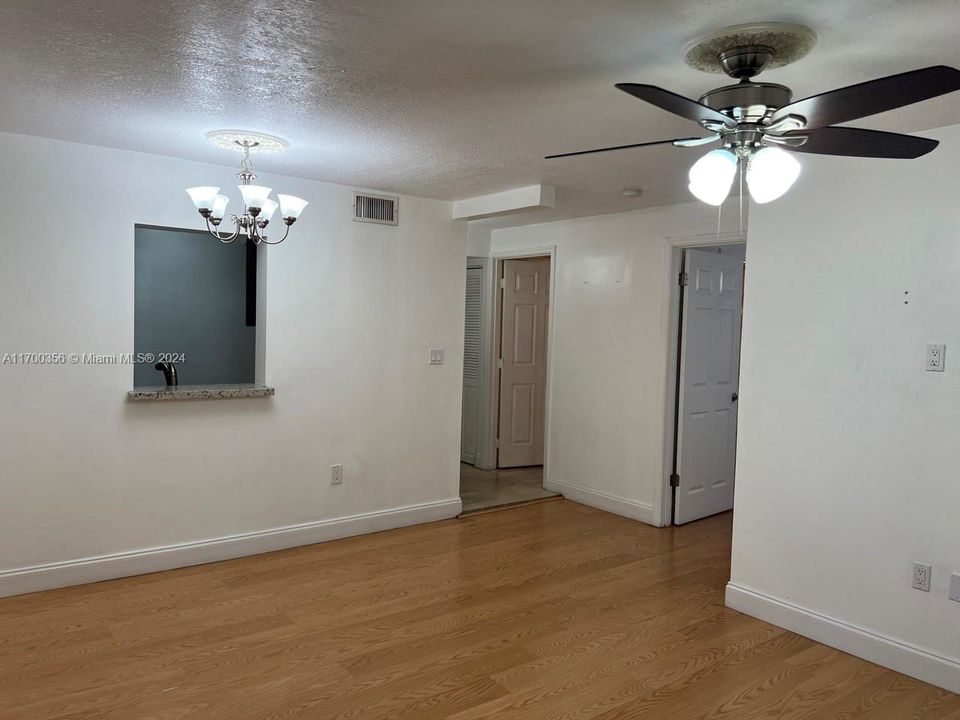 For Rent: $1,900 (1 beds, 1 baths, 634 Square Feet)