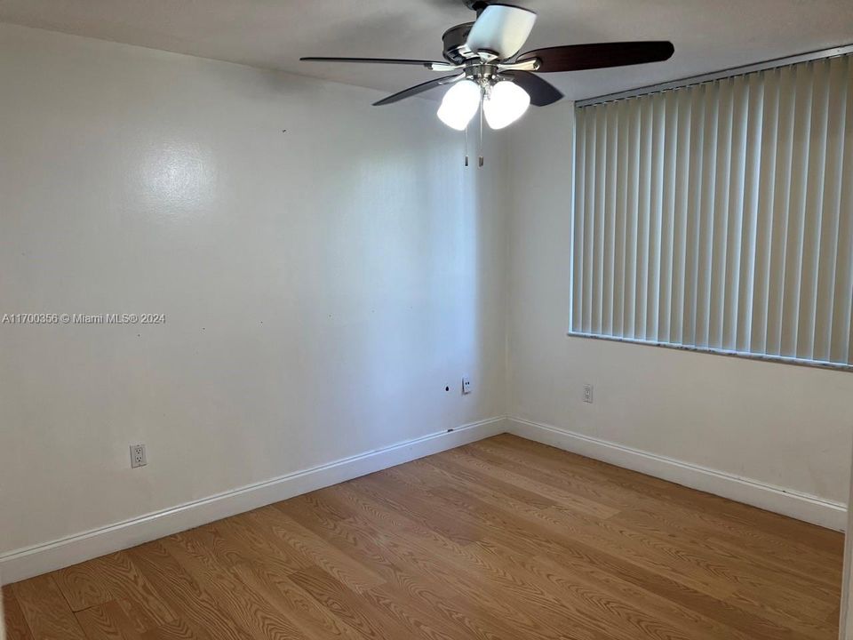 For Rent: $1,900 (1 beds, 1 baths, 634 Square Feet)