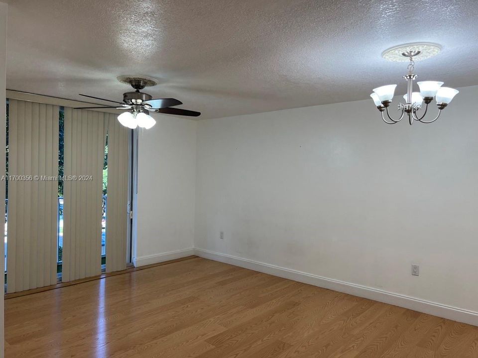 For Rent: $1,900 (1 beds, 1 baths, 634 Square Feet)