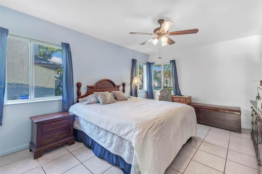 For Sale: $725,000 (4 beds, 2 baths, 1868 Square Feet)