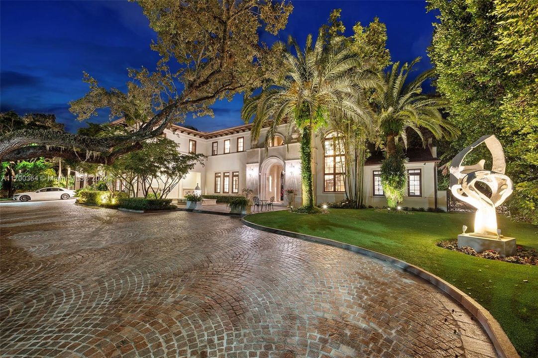 For Sale: $16,750,000 (8 beds, 8 baths, 10412 Square Feet)