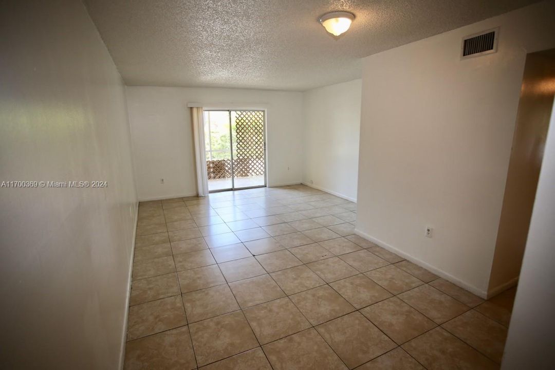 For Rent: $1,700 (2 beds, 2 baths, 1290 Square Feet)