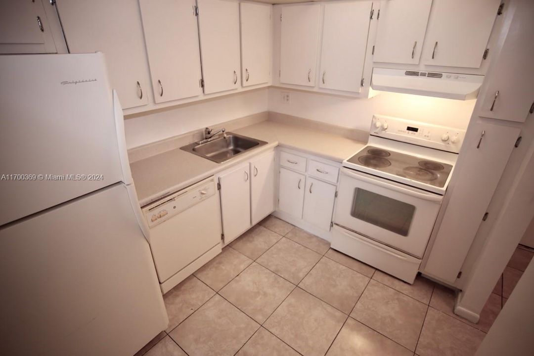 For Rent: $1,700 (2 beds, 2 baths, 1290 Square Feet)