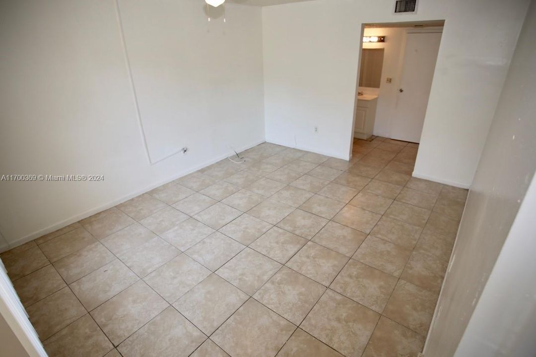 For Rent: $1,700 (2 beds, 2 baths, 1290 Square Feet)