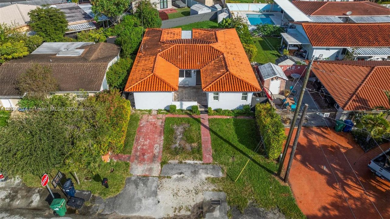 En Venta: $685,000 (3 camas, 2 baños, 1901 Pies cuadrados)