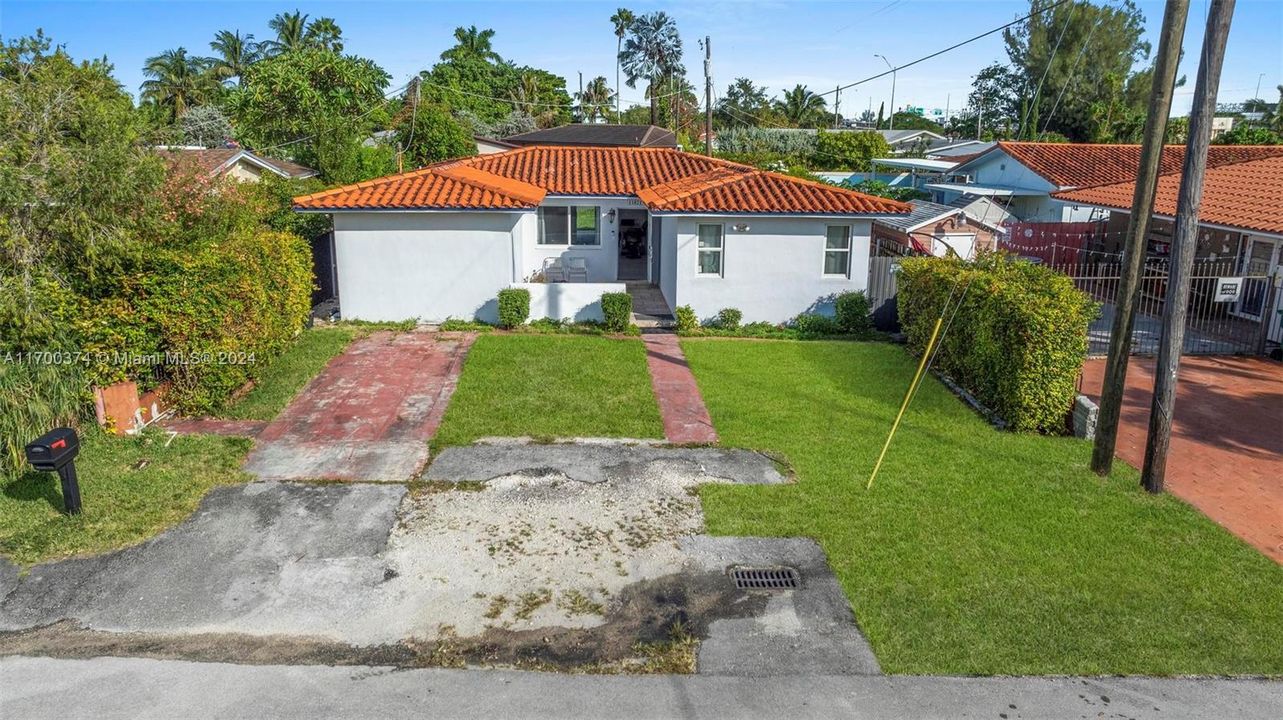 En Venta: $685,000 (3 camas, 2 baños, 1901 Pies cuadrados)