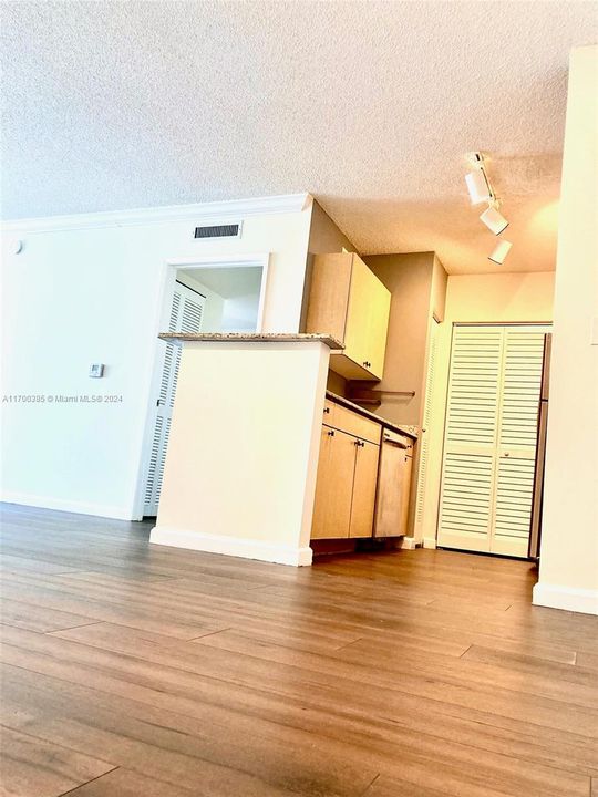 For Rent: $2,500 (2 beds, 1 baths, 1029 Square Feet)