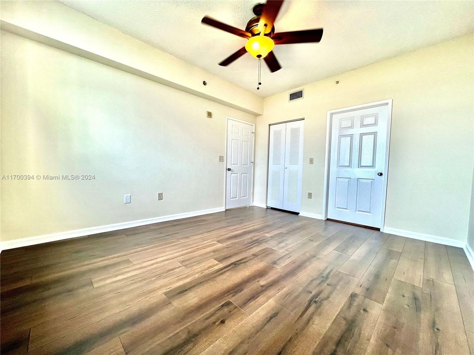 For Rent: $2,350 (1 beds, 1 baths, 736 Square Feet)