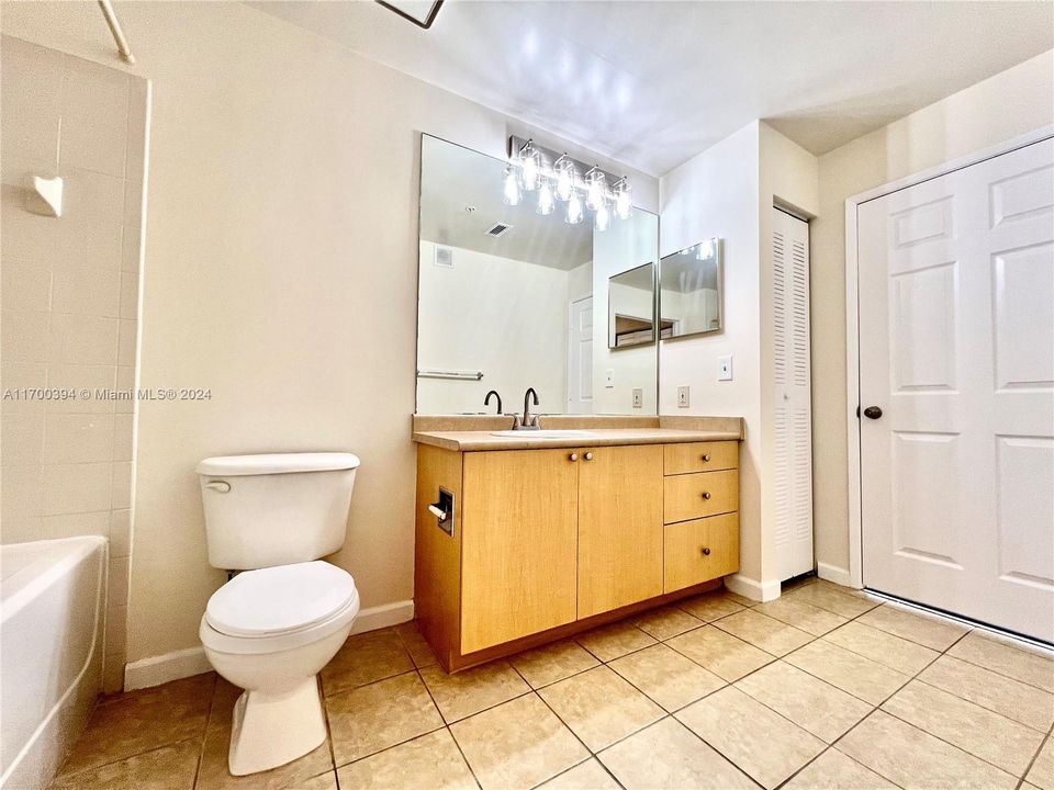 For Rent: $2,350 (1 beds, 1 baths, 736 Square Feet)