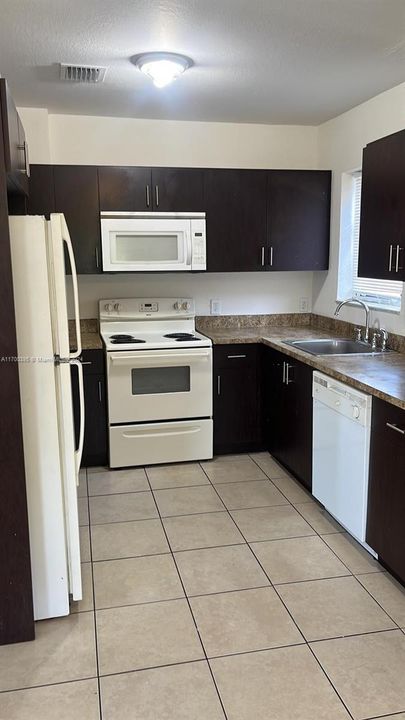 For Rent: $3,200 (4 beds, 2 baths, 1400 Square Feet)