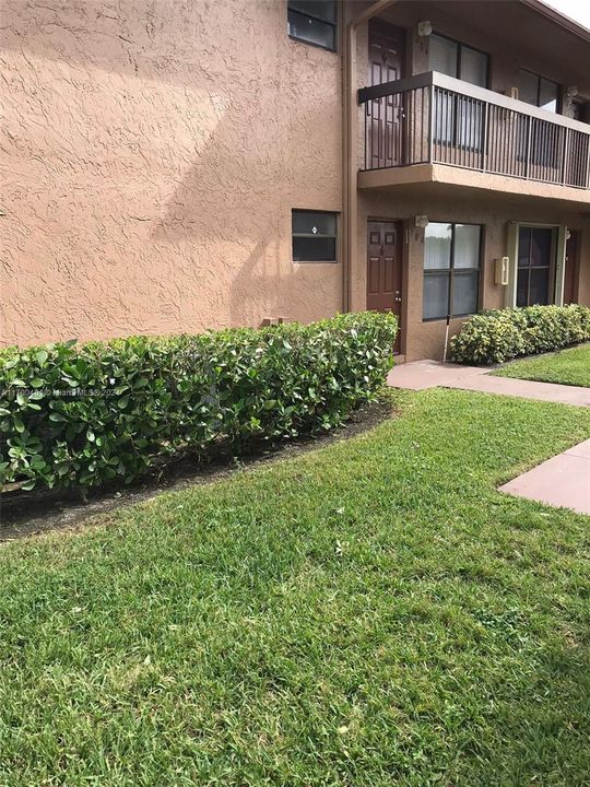 For Rent: $1,900 (2 beds, 2 baths, 760 Square Feet)