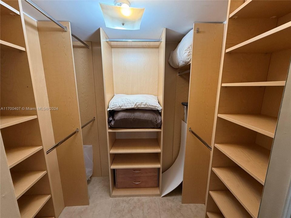 В аренду: $2,500 (2 спален, 2 ванн, 1251 Квадратных фут)