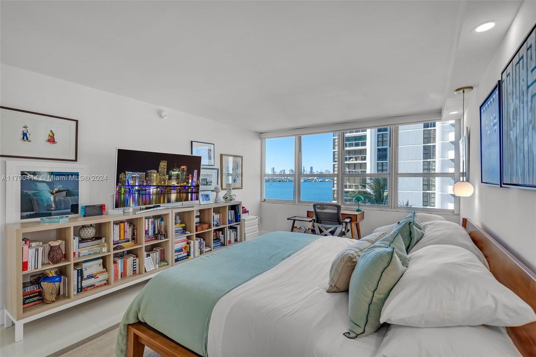 For Sale: $1,050,000 (2 beds, 2 baths, 0 Square Feet)