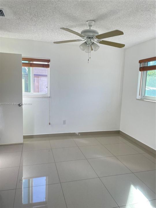 Active With Contract: $3,100 (3 beds, 2 baths, 1973 Square Feet)