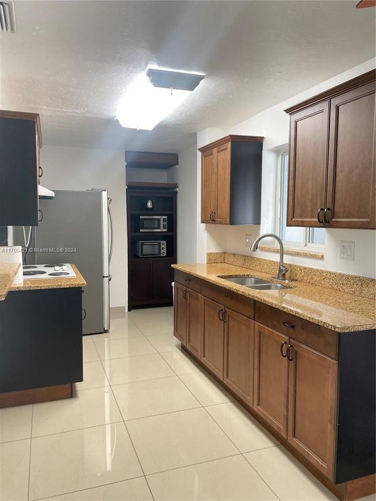 Active With Contract: $3,100 (3 beds, 2 baths, 1973 Square Feet)