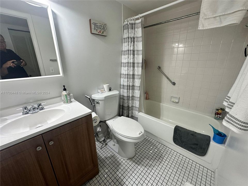 2nd bathroom