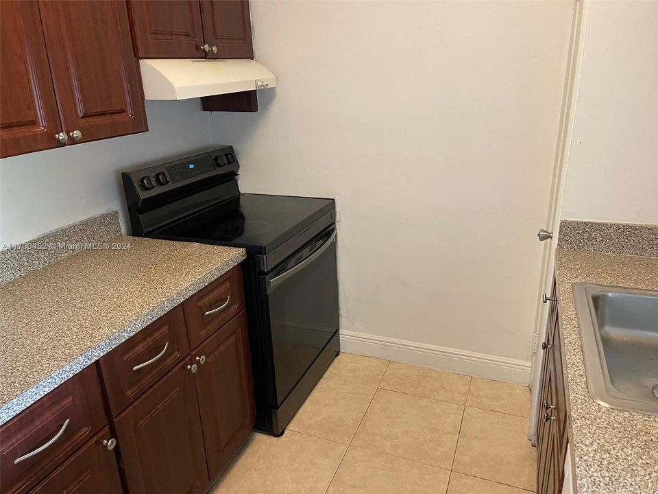 For Rent: $1,950 (1 beds, 1 baths, 665 Square Feet)