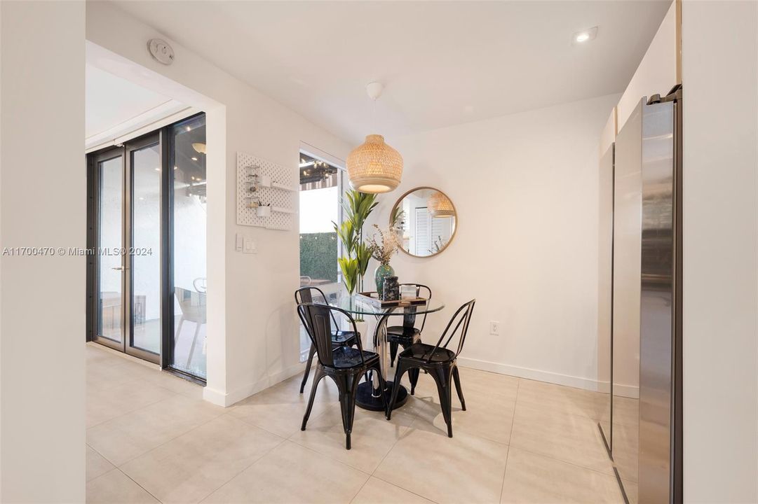 For Sale: $850,000 (2 beds, 1 baths, 1141 Square Feet)