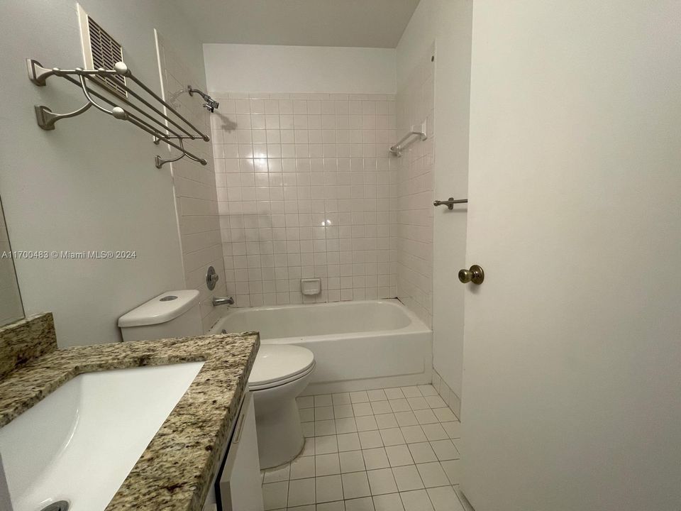 For Rent: $2,800 (3 beds, 2 baths, 1811 Square Feet)