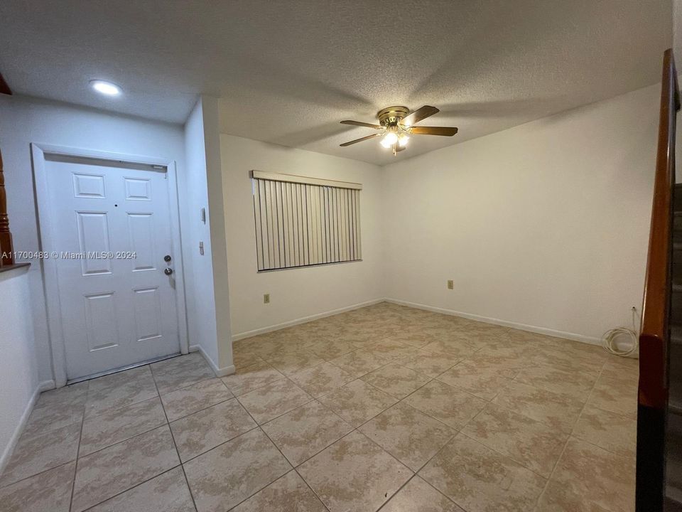 For Rent: $2,800 (3 beds, 2 baths, 1811 Square Feet)