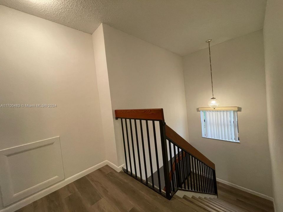 For Rent: $2,800 (3 beds, 2 baths, 1811 Square Feet)