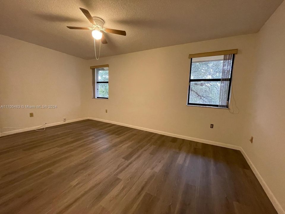 For Rent: $2,800 (3 beds, 2 baths, 1811 Square Feet)