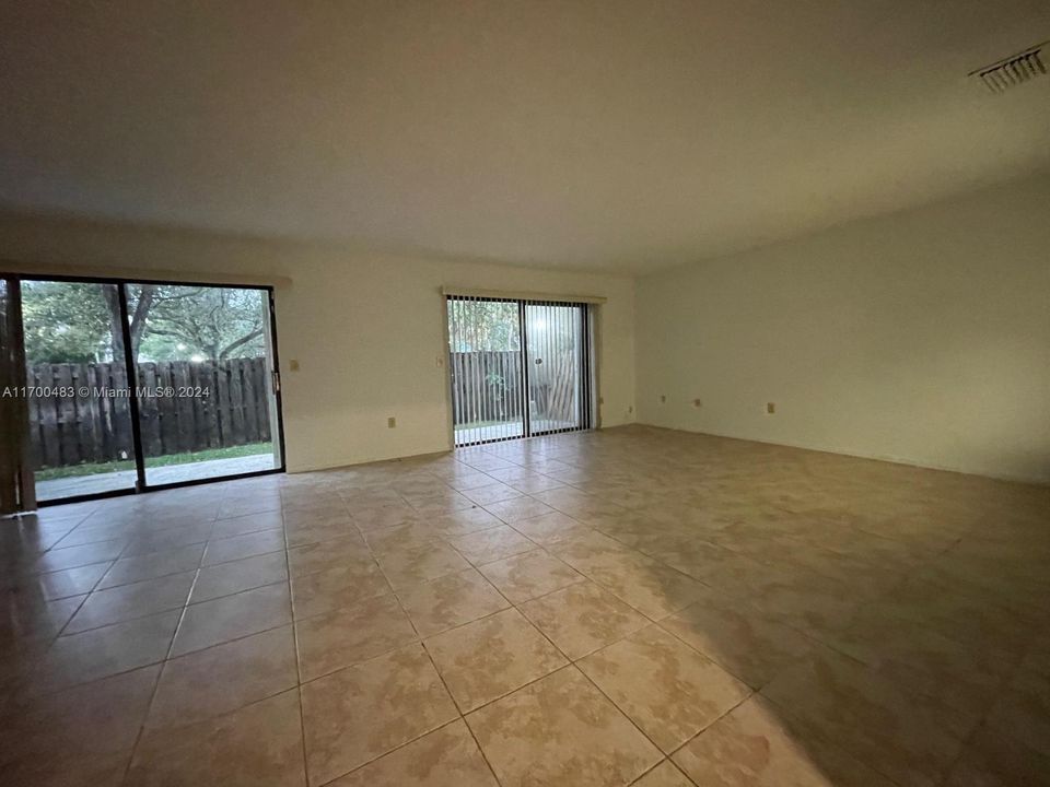 For Rent: $2,800 (3 beds, 2 baths, 1811 Square Feet)