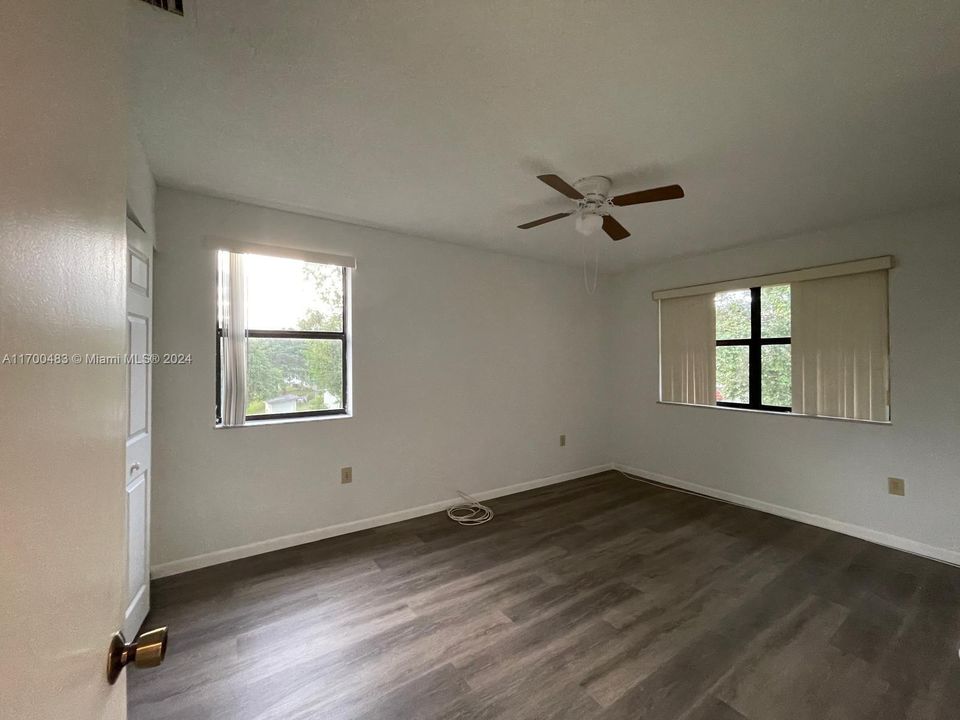 For Rent: $2,800 (3 beds, 2 baths, 1811 Square Feet)