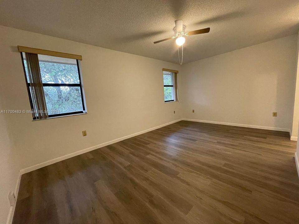 For Rent: $2,800 (3 beds, 2 baths, 1811 Square Feet)