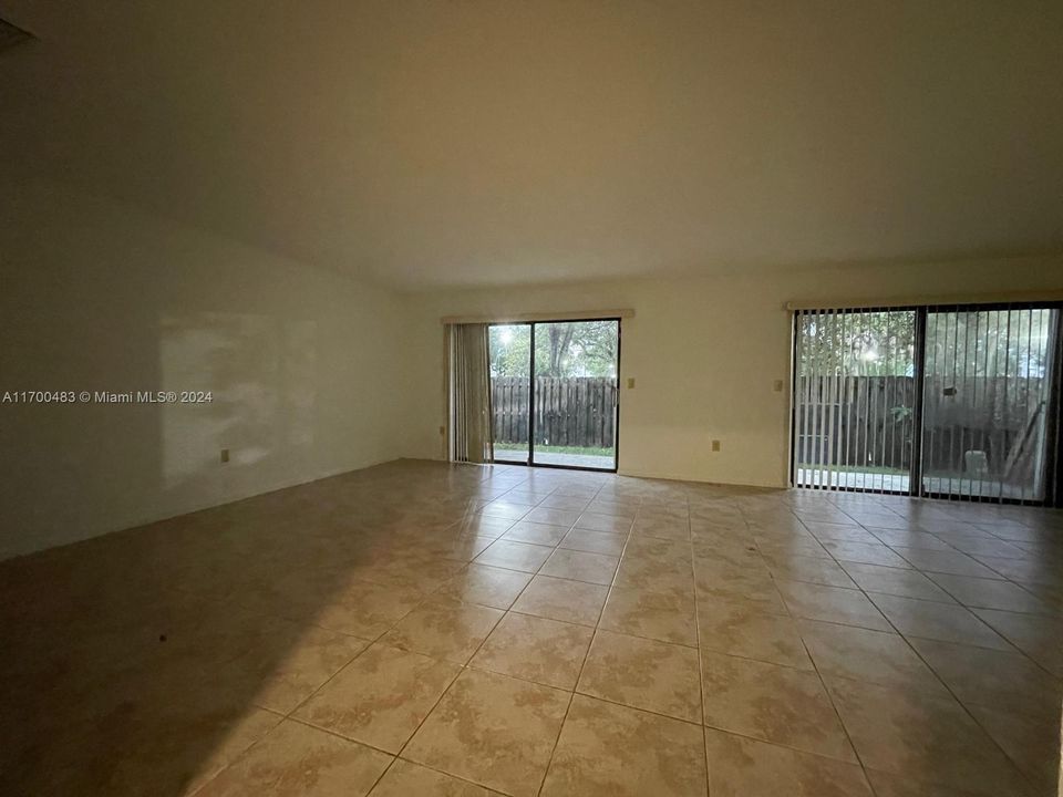 For Rent: $2,800 (3 beds, 2 baths, 1811 Square Feet)