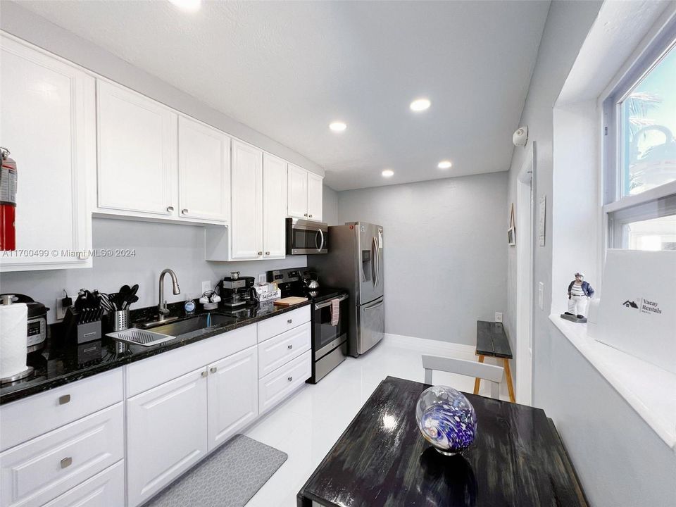 For Sale: $550,000 (2 beds, 1 baths, 625 Square Feet)