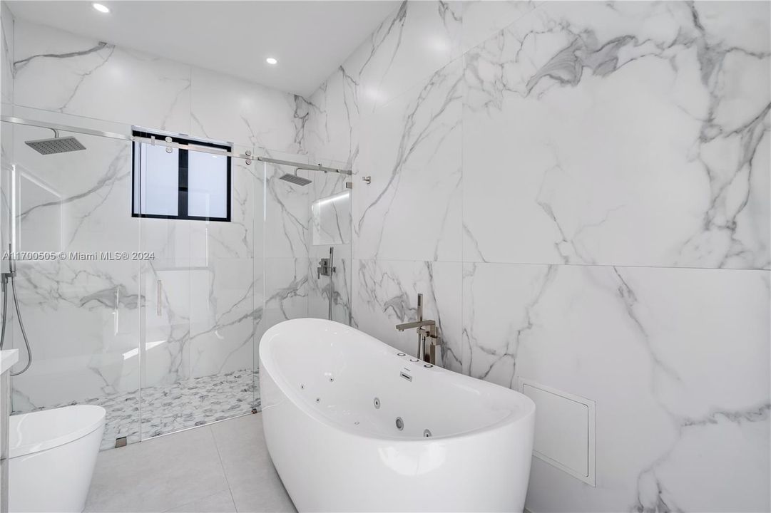 Smart Jacuzzi Tub In Master Bath Room