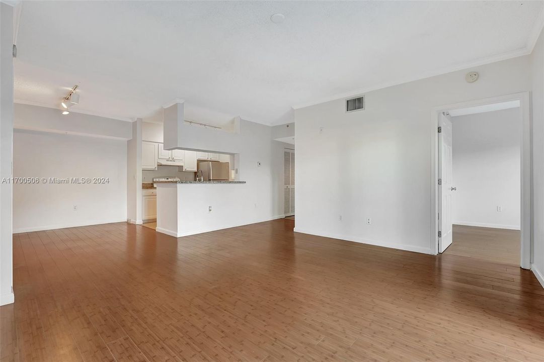 For Rent: $2,300 (2 beds, 2 baths, 1152 Square Feet)