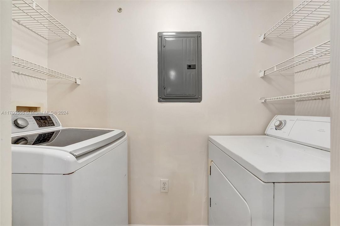 For Rent: $2,300 (2 beds, 2 baths, 1152 Square Feet)