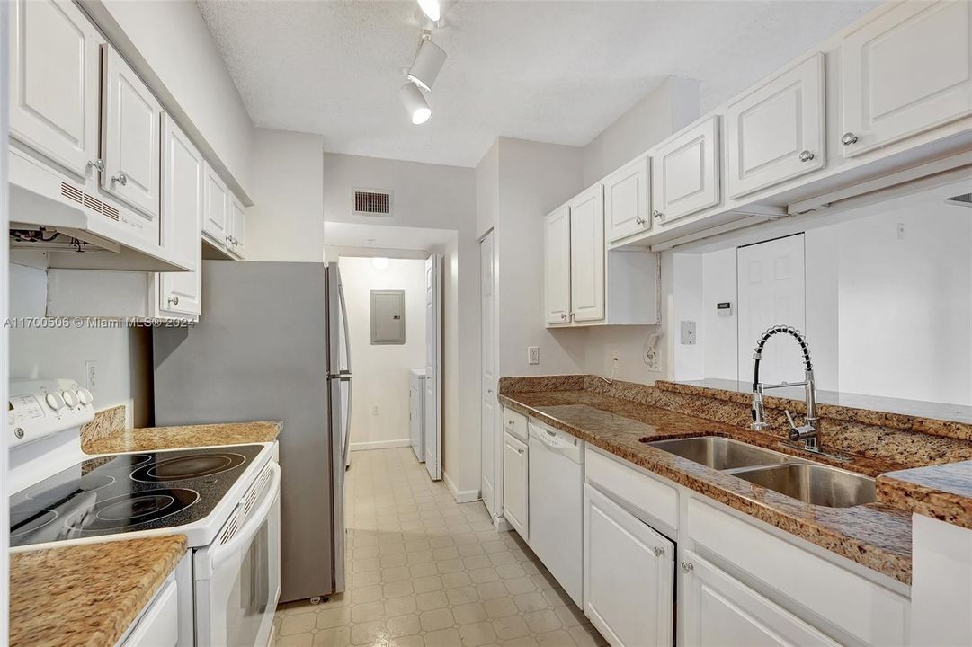 For Rent: $2,300 (2 beds, 2 baths, 1152 Square Feet)