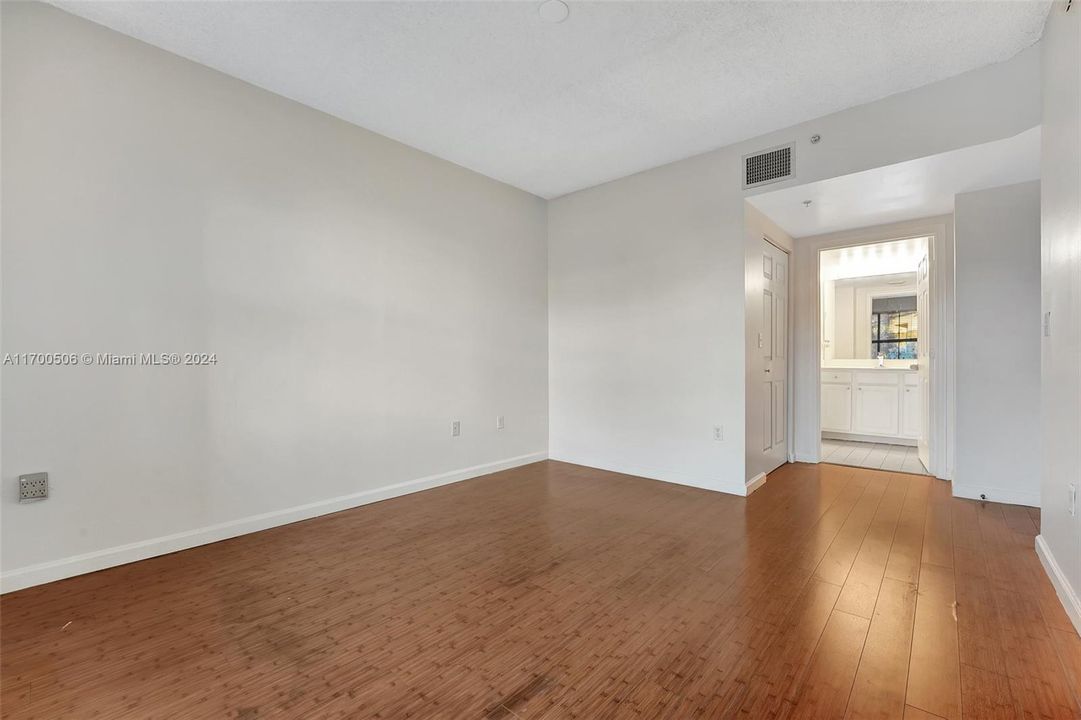 For Rent: $2,300 (2 beds, 2 baths, 1152 Square Feet)