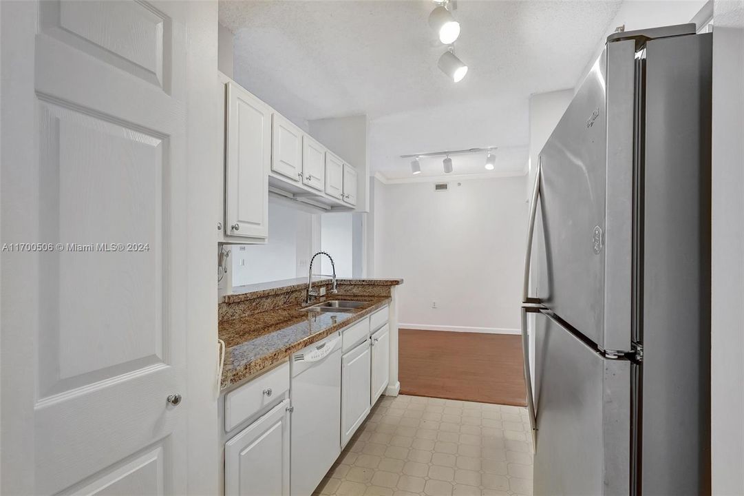 For Rent: $2,300 (2 beds, 2 baths, 1152 Square Feet)