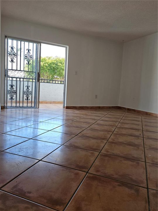 En Venta: $320,000 (2 camas, 1 baños, 900 Pies cuadrados)