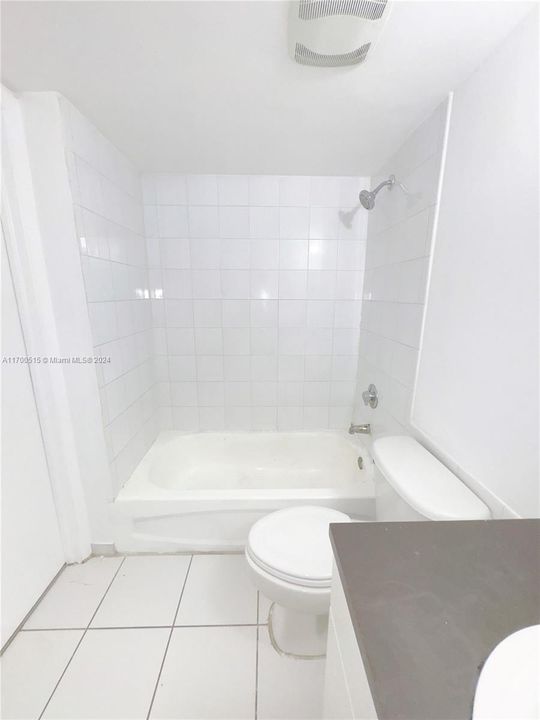 For Rent: $2,200 (2 beds, 2 baths, 803 Square Feet)