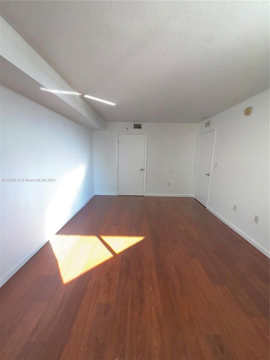 For Rent: $2,200 (2 beds, 2 baths, 803 Square Feet)