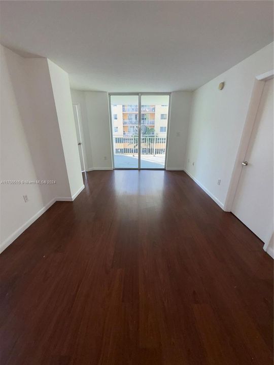 For Rent: $2,200 (2 beds, 2 baths, 803 Square Feet)